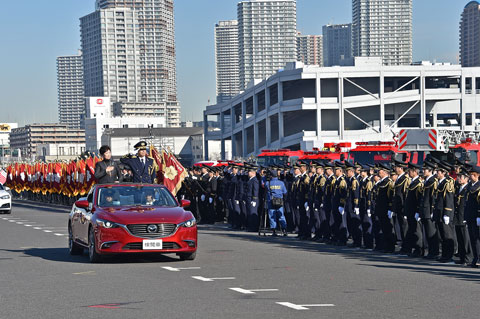 「平成30年東京消防出初式に知事出席」の写真です